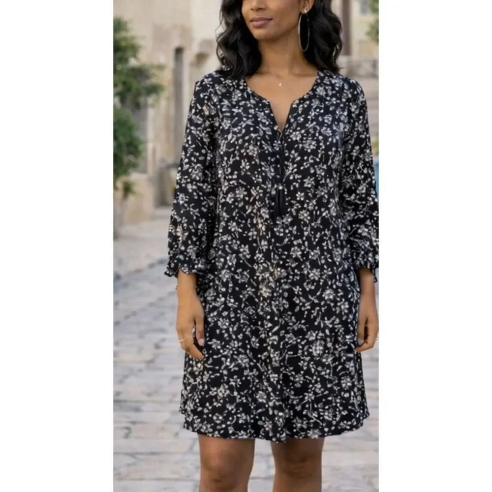 Old Navy black and white pleatfront long sleeve dress small